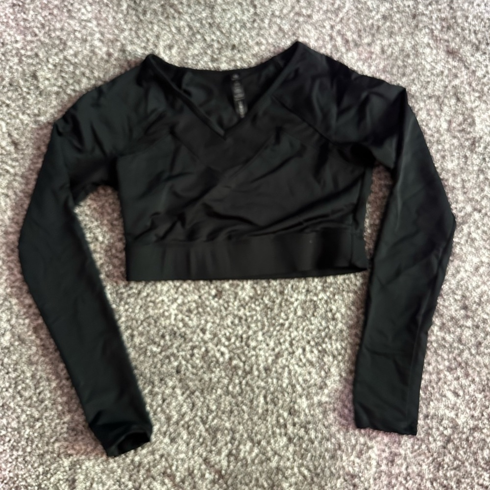 Yoga/Activewear Black Long Sleeve Women's Top-NWOT-washed, never worn